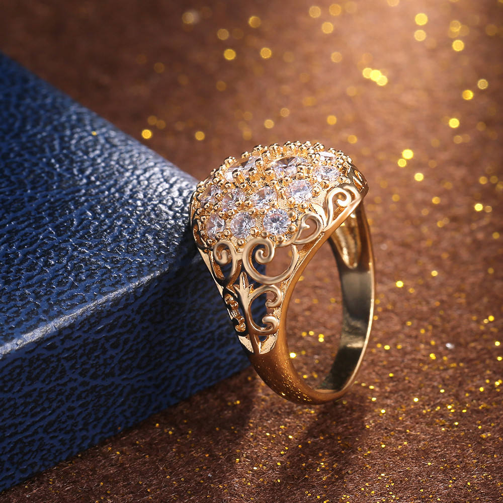 Round Vintage Gold Ring with Diamonds