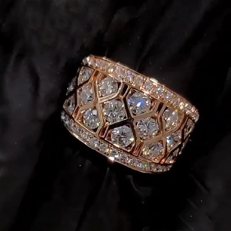 Elegant Ring with Geometric Mesh Design
