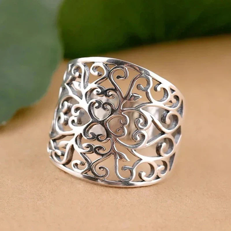 Vintage Ring with Heart Design