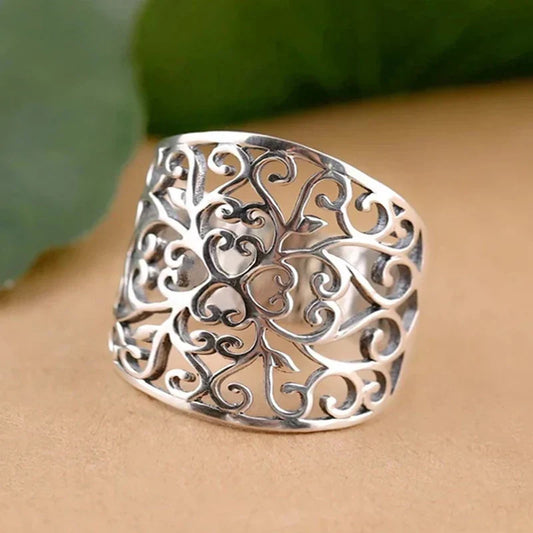 Vintage Ring with Heart Design