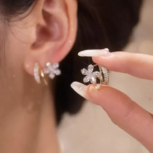 Flower-shaped earrings with sparkling cubic zirconia and a double-hoop design