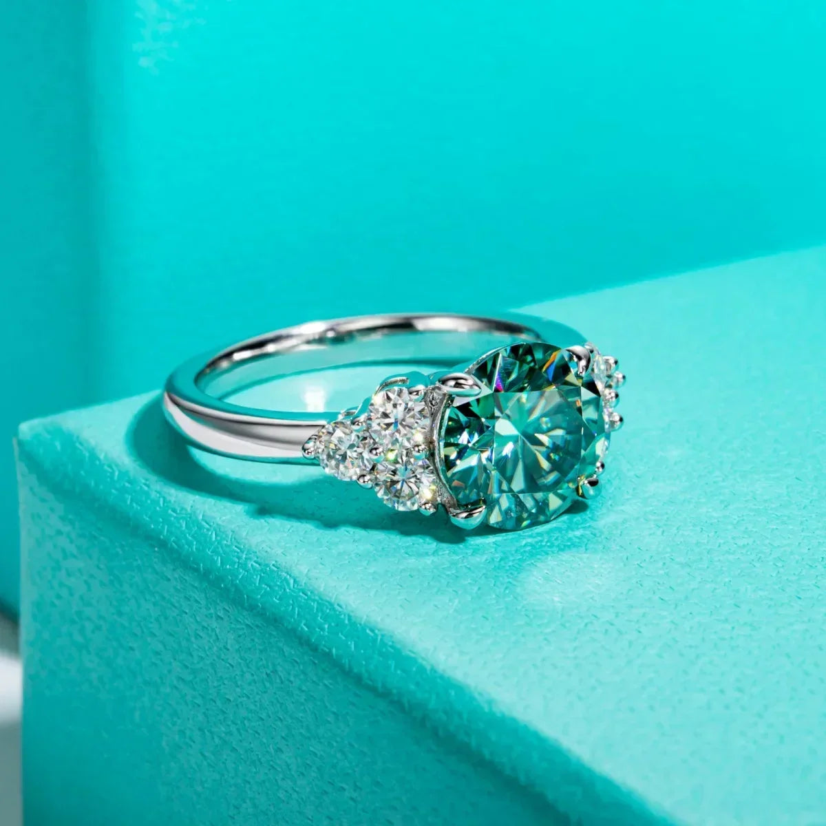 Elegant Women's Ring