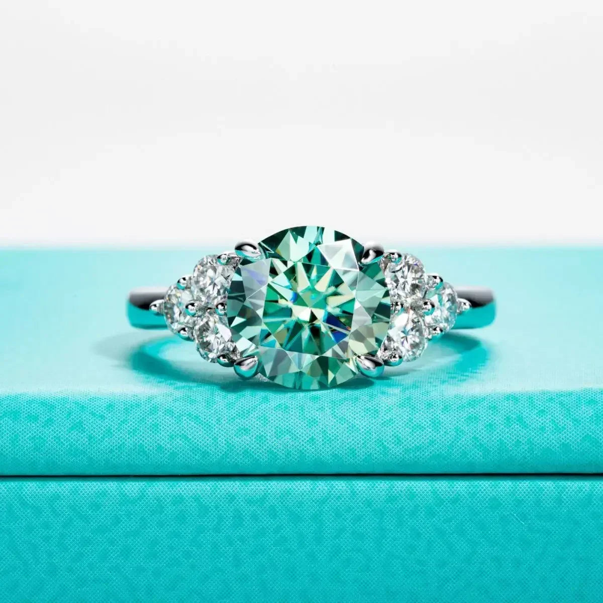 Elegant Women's Ring