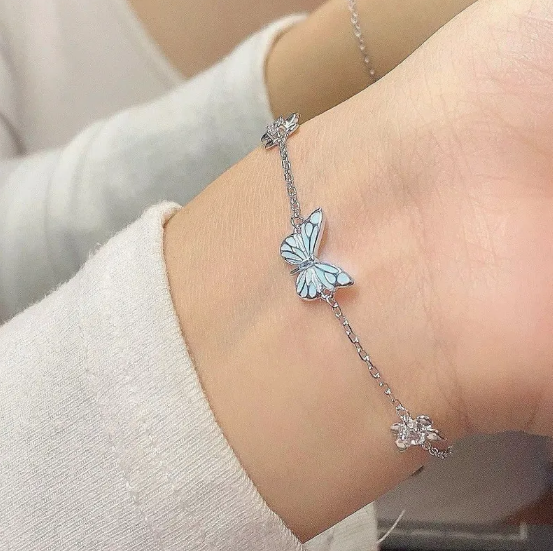 Glow-in-the-Dark Butterfly Jewelry Set: Necklace and Bracelet in Light Blue