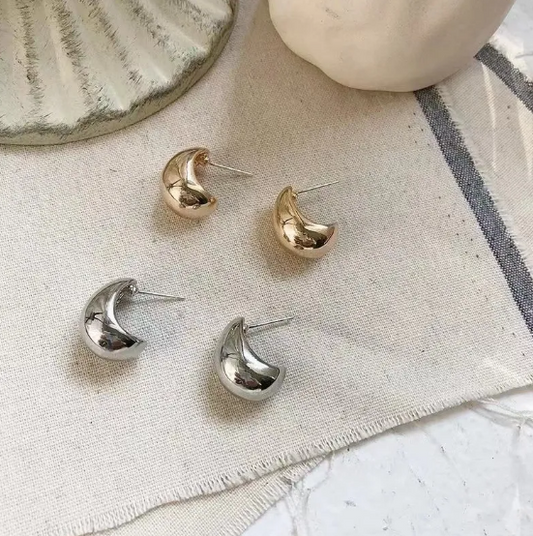 Irregular teardrop earrings for women with a shiny metal finish
