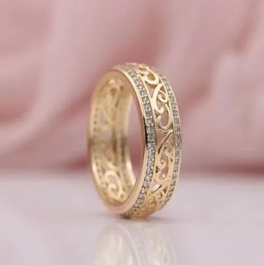 Elegant Ring with Filigree Design and Cubic Zirconia