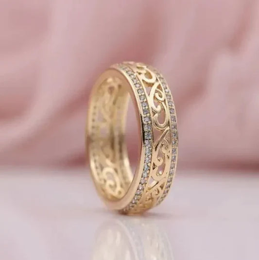 Elegant Ring with Filigree Design and Cubic Zirconia