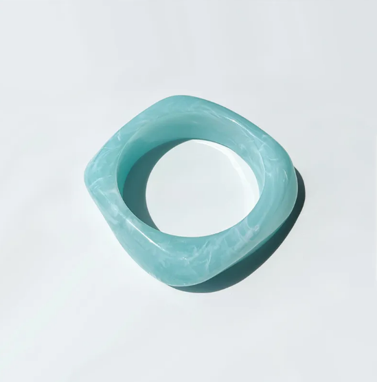 Fashionable square acrylic resin bracelet in bright colours for women