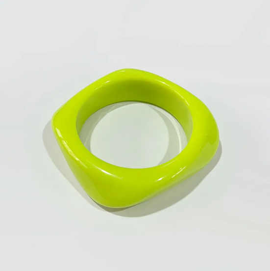 Fashionable square acrylic resin bracelet in bright colours for women