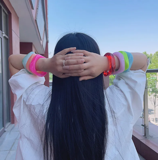 Fashionable square acrylic resin bracelet in bright colours for women