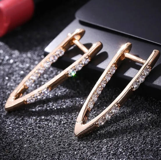 Elegant V-shaped hoop earrings with brilliant-cut cubic zirconia stones