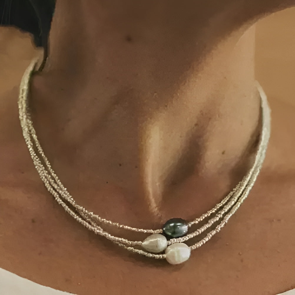 Elegant Necklace with Three Natural Pearls in Delicate Colors