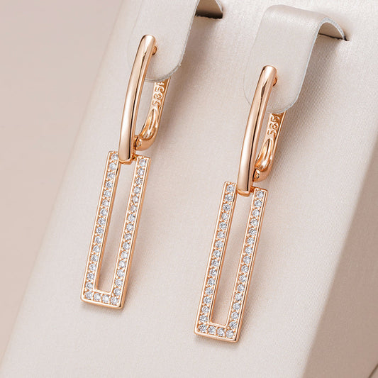Elegant earrings with sparkling cubic zirconia and a rectangular design