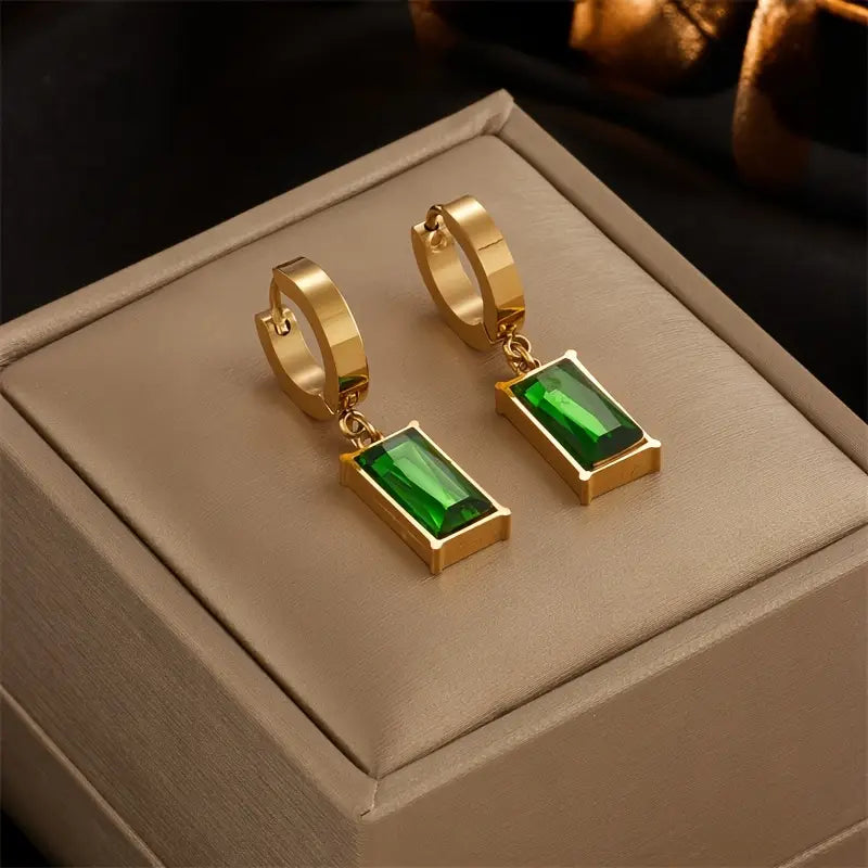 Elegant Emerald Green Jewelry Set: Rectangular Pendant and Matching Earrings