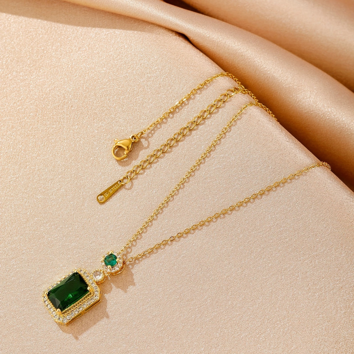 Elegant Emerald Necklace with Cubic Zirconia Details and Delicate Chain