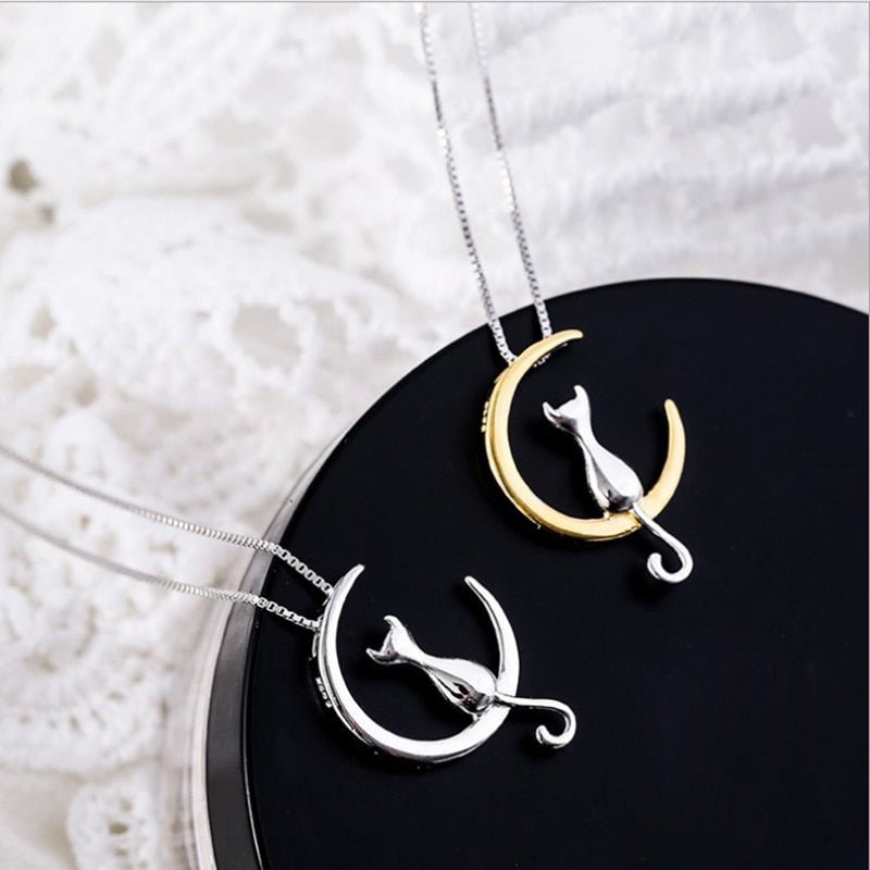 Cute Crescent Moon Cat Necklace for Elegant Ladies