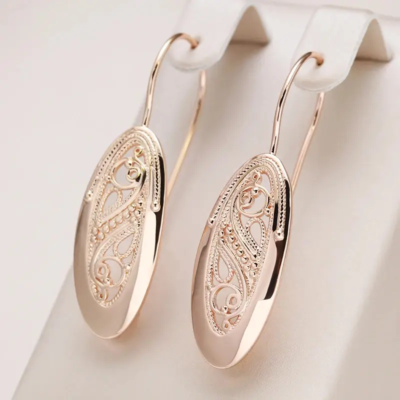 Oval earrings with an elegant vintage openwork design