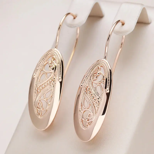 Oval earrings with an elegant vintage openwork design