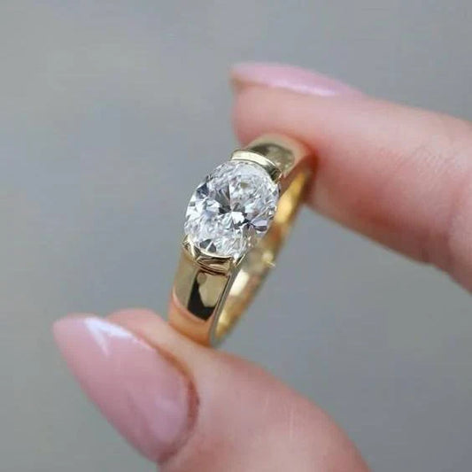 Vintage Ring with Cubic Zirconia — Timeless Elegance