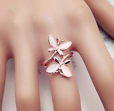 Rose Gold Butterfly Ring – Elegant Style