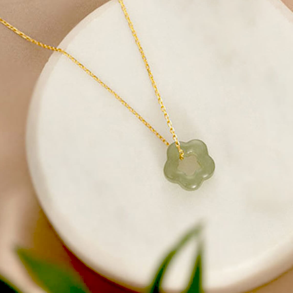 Elegant Women's Necklace with Jade Flower Pendant