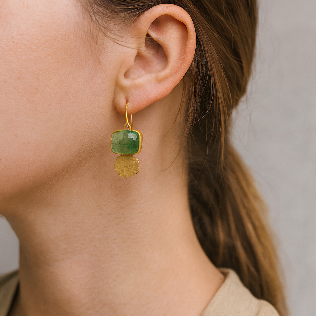 Eye-catching filigree earrings with a green stone and a gold finish
