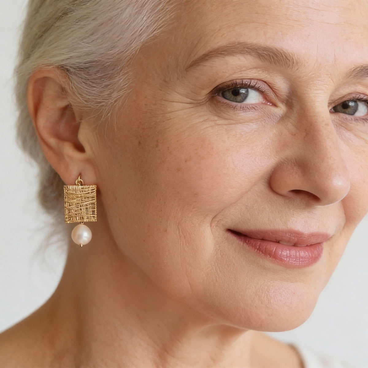Vintage-Inspired Pearl Dangle Earrings with Basket-Weave Design