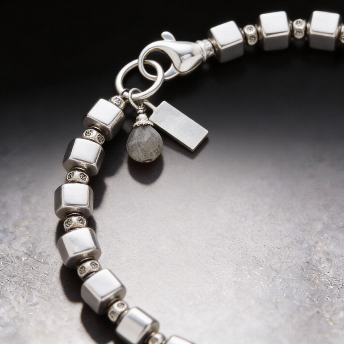 Brushed cube bracelet with a sparkling labradorite pendant