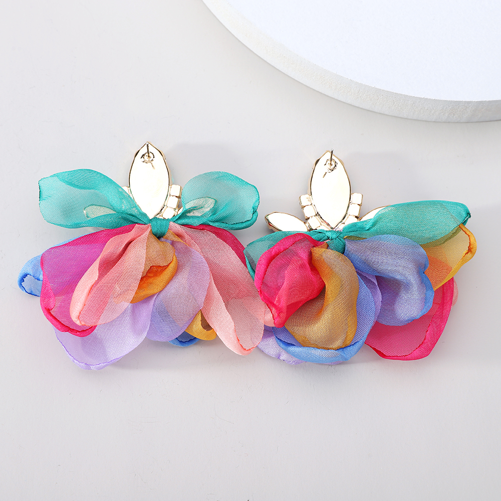 Glamorous earrings featuring rhinestones and delicate floral motifs