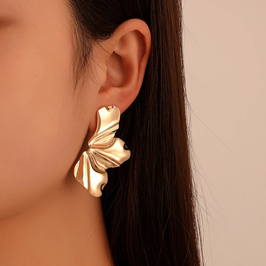 Elegant leaf-shaped earrings with a wavy texture for women