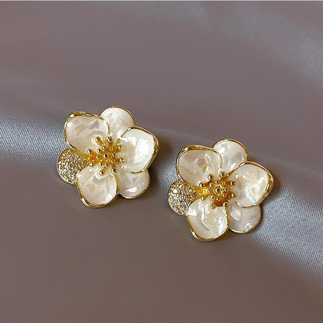 Elegant Cream Flower Earrings with Sparkling Details