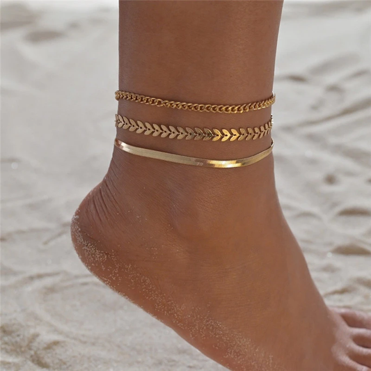 Set of shiny women’s anklets with a herringbone and figure design