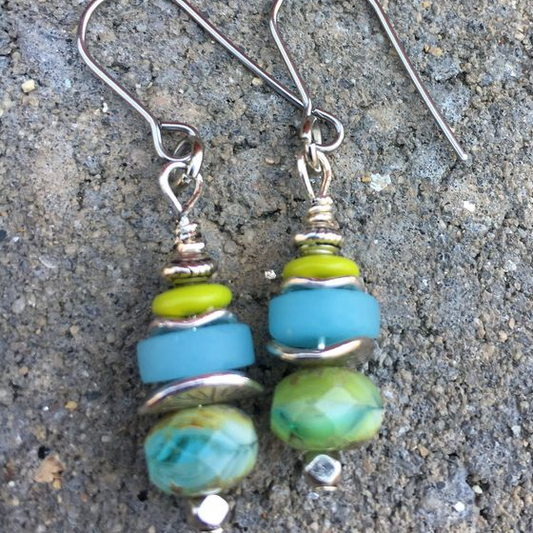 Maritime-style earrings with sparkling glass beads in turquoise and lime green
