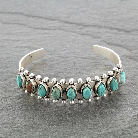 Vintage turquoise bracelet with unique details and an antique style