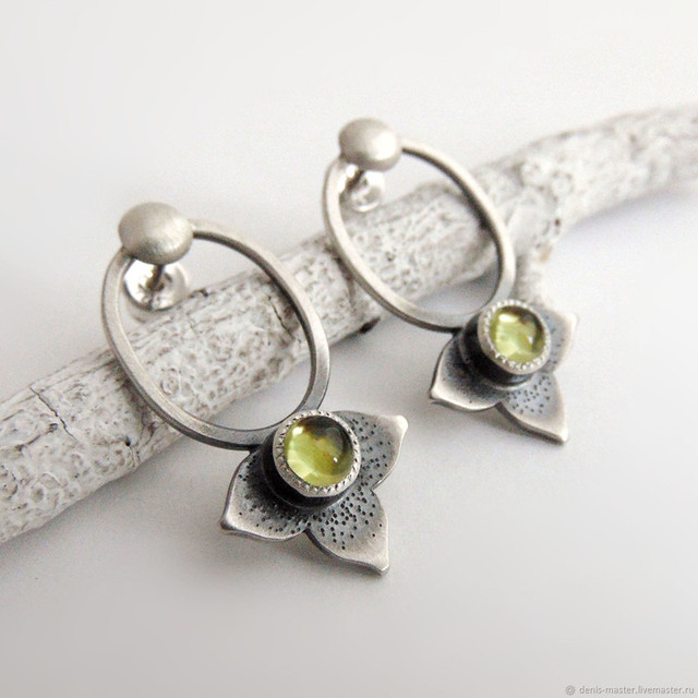 Elegant Peridot Flower Earrings with Filigree Details