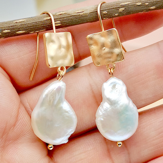 Rustic earrings made from hammered-effect freshwater cultured pearls