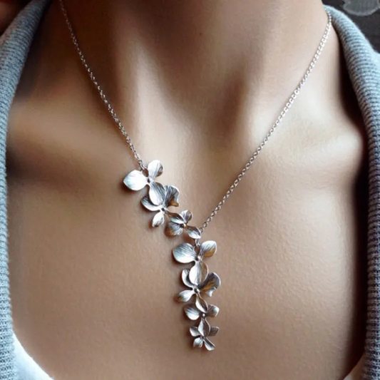 Elegant Floral Necklace for Women with Organic Flower Design