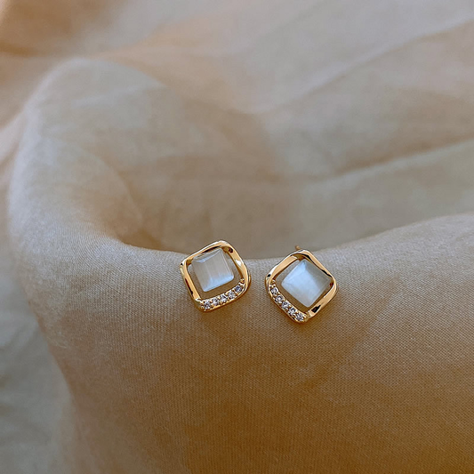 Elegant earrings with a sparkling stone and cubic zirconia