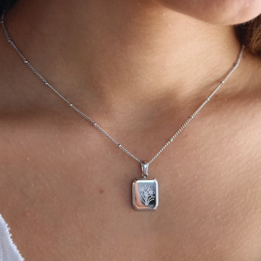Elegant Necklace with Filigree Flower Pendant and Fine Chain