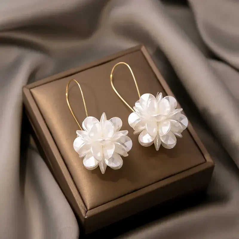 Elegant white flower earrings with a delicate mother-of-pearl sheen
