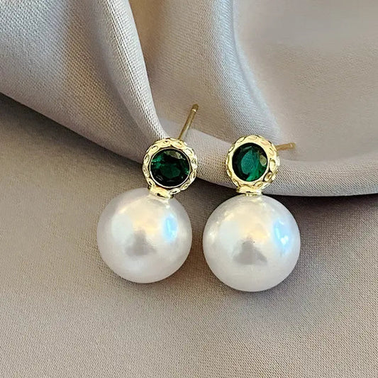 Elegant earrings with green crystals and large pearls