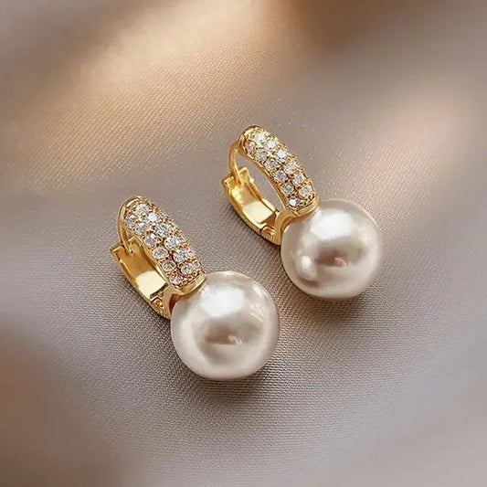 Elegant pearl earrings with sparkling cubic zirconia and a stylish design