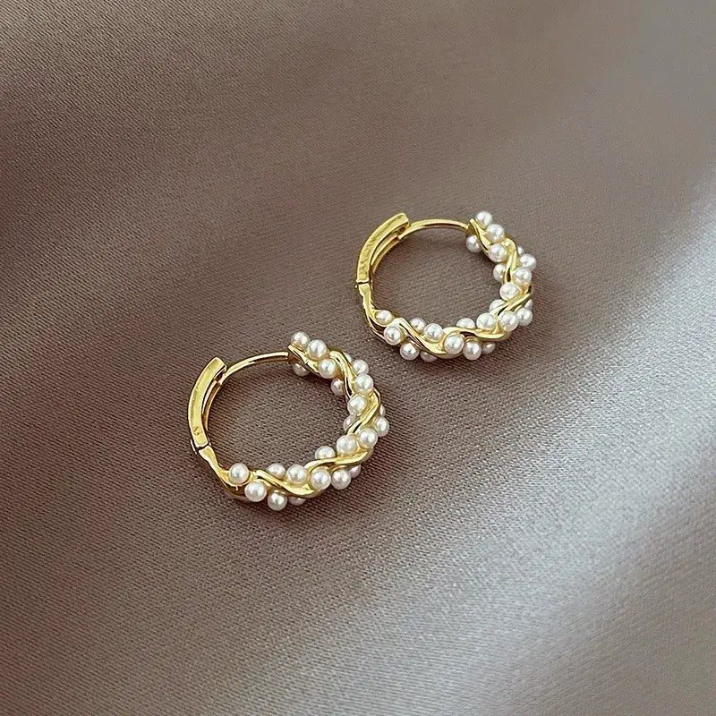 Curved Earrings with Elegant Pearl Details