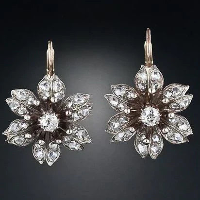 Sparkling floral earrings with crystals in a vintage design