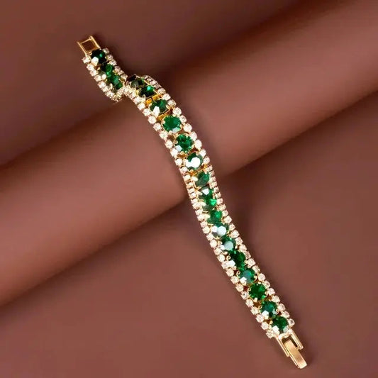 Sparkling tennis bracelet with oval green cubic zirconia stones