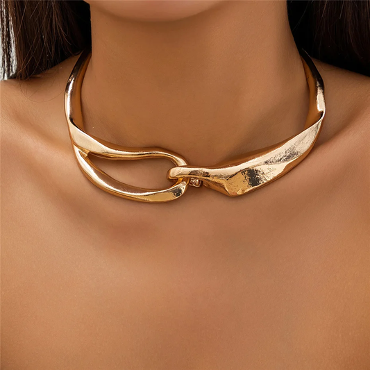 Statement Necklace with Glamorous Abstract Chain Design