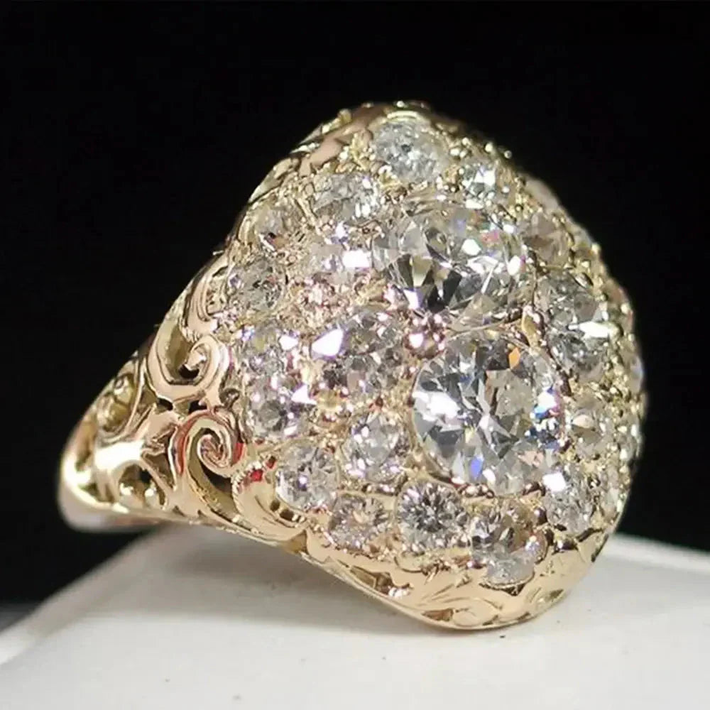 Round Vintage Gold Ring with Diamonds