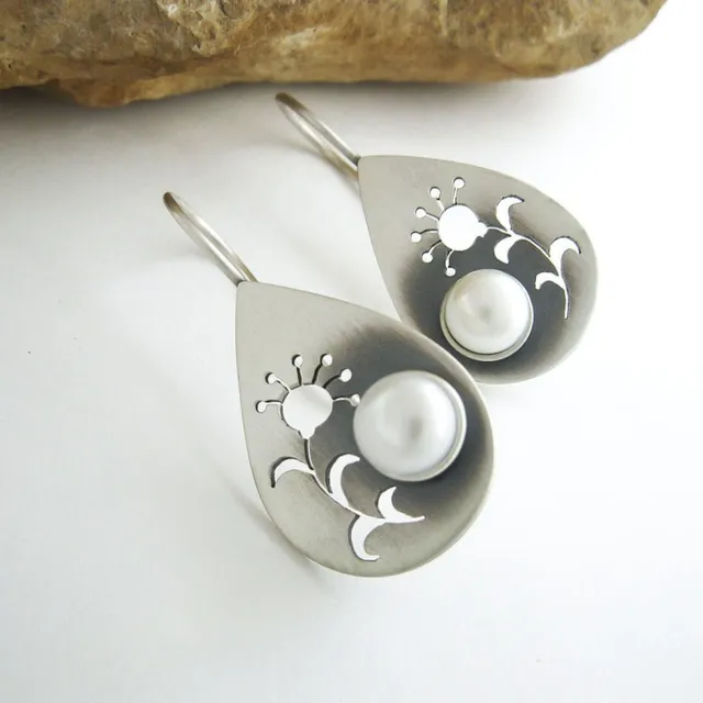 Delicate Pearl Earrings with Cutout Floral Design