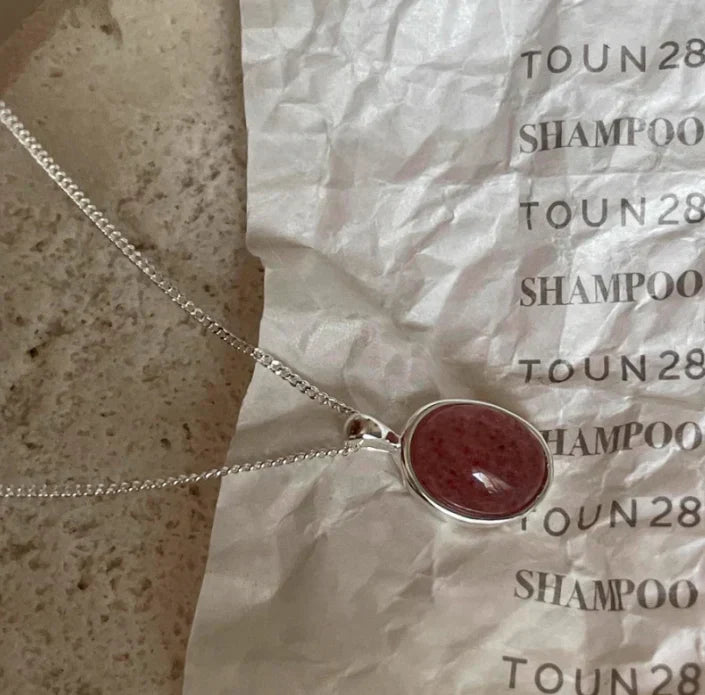 Elegant Necklace with Oval Strawberry Quartz Pendant