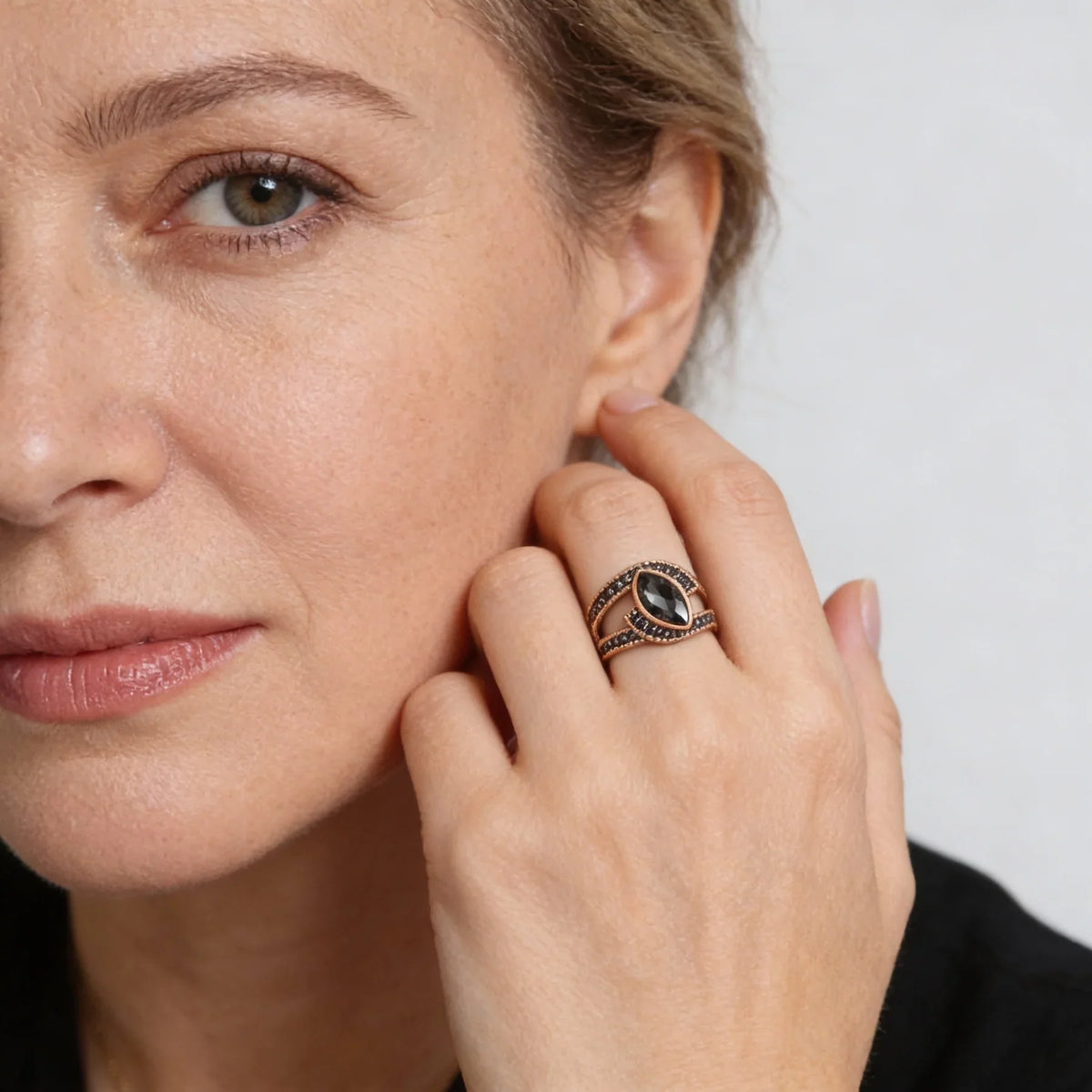 Elegant Black Crystal Ring